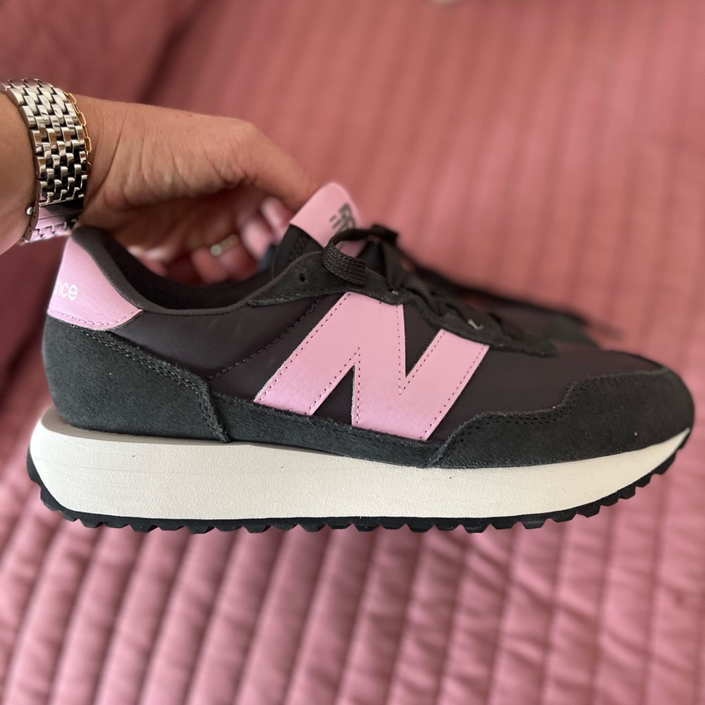 New Balance 237 Brand new! Never been worn! Size 8.5
